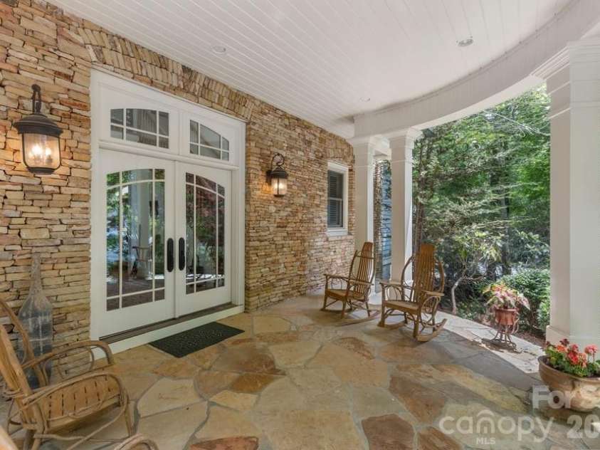 17 Sunset Trace, Highlands, NC 28741.  MLS# CAR4403993, YatesRealty ID 36901. Grand Front Entrance