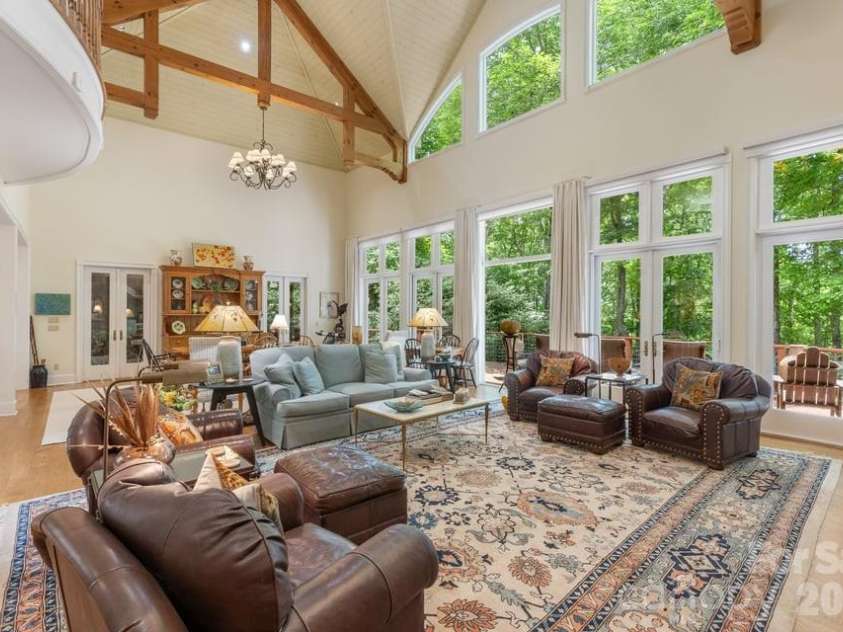 17 Sunset Trace, Highlands, NC 28741.  MLS# CAR4403993, YatesRealty ID 36901. Great Room