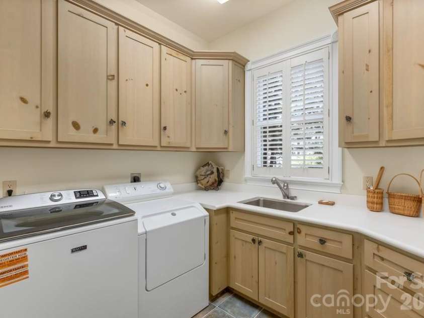 17 Sunset Trace, Highlands, NC 28741.  MLS# CAR4403993, YatesRealty ID 36901. Laundry Room on Main