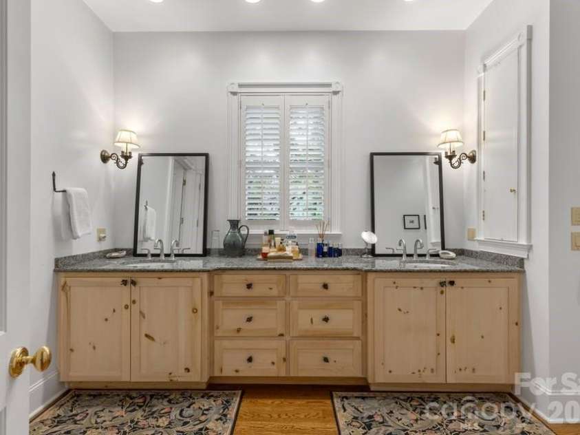 17 Sunset Trace, Highlands, NC 28741.  MLS# CAR4403993, YatesRealty ID 36901. Primary Ensuite Bathroom