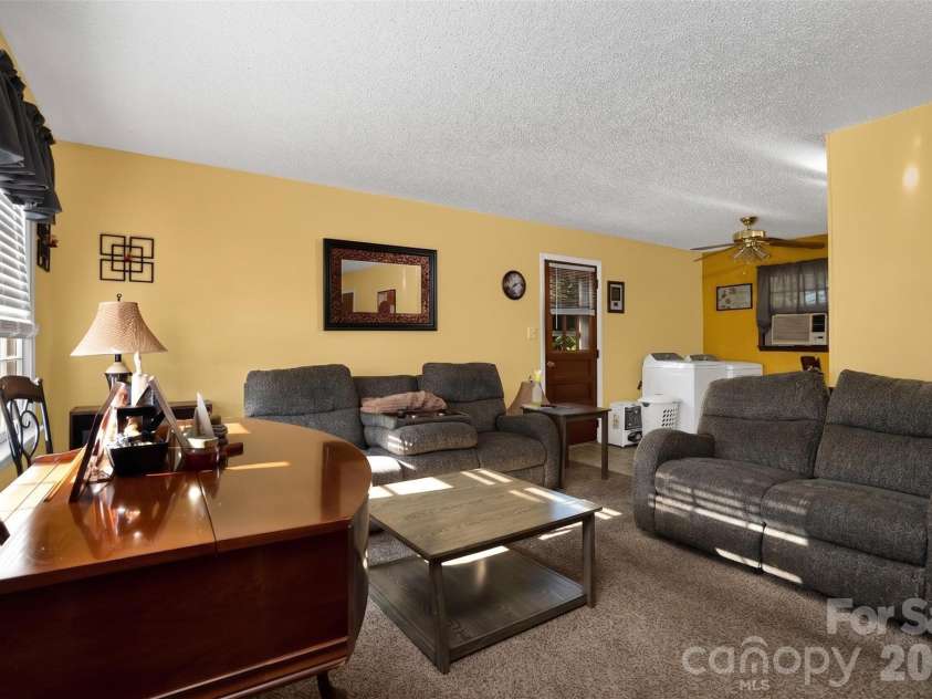 308 Pine Street, Dallas, NC 28034.  MLS# CAR4404367, YatesRealty ID 36902. 