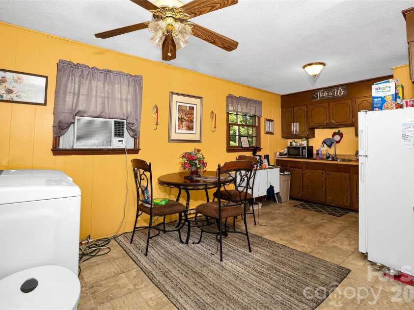 308 Pine Street, Dallas, NC 28034.  MLS# CAR4404367, YatesRealty ID 36902. 