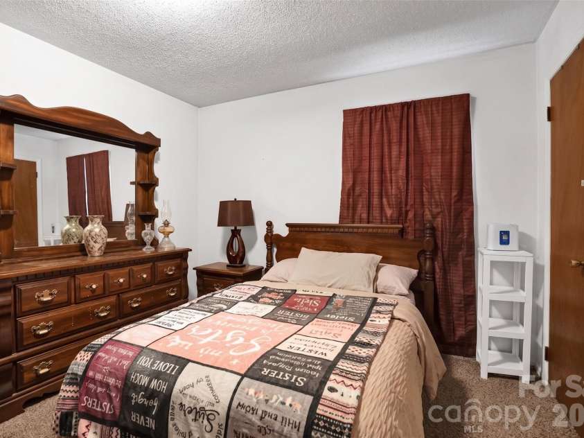 308 Pine Street, Dallas, NC 28034.  MLS# CAR4404367, YatesRealty ID 36902. 