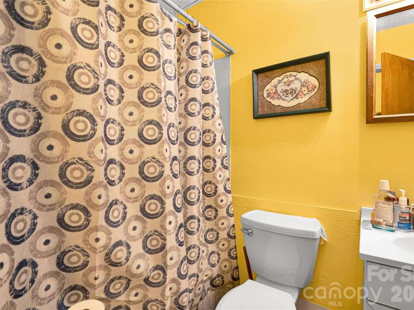 308 Pine Street, Dallas, NC 28034.  MLS# CAR4404367, YatesRealty ID 36902. 