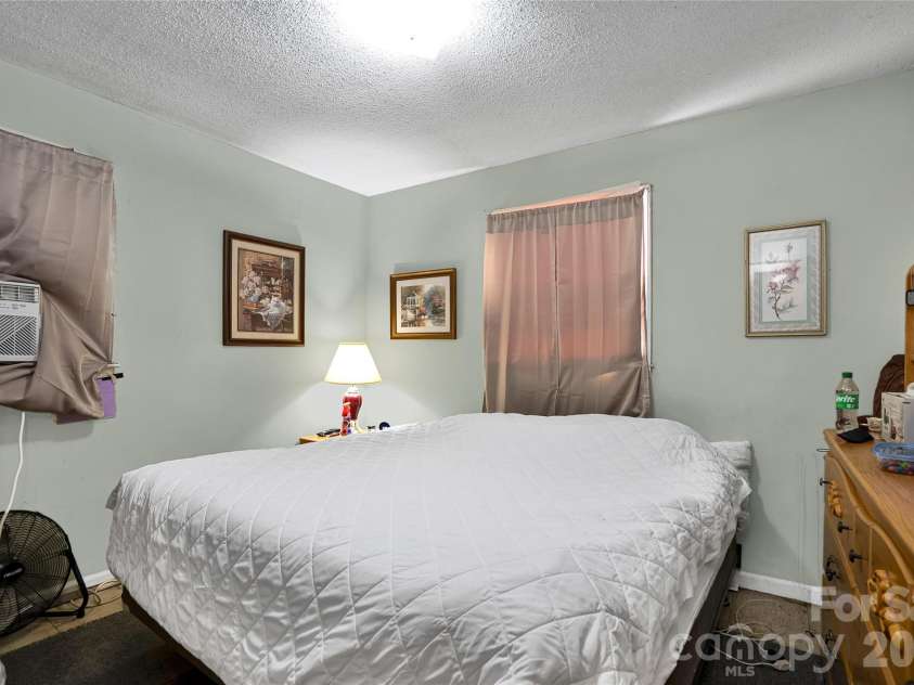 308 Pine Street, Dallas, NC 28034.  MLS# CAR4404367, YatesRealty ID 36902. 