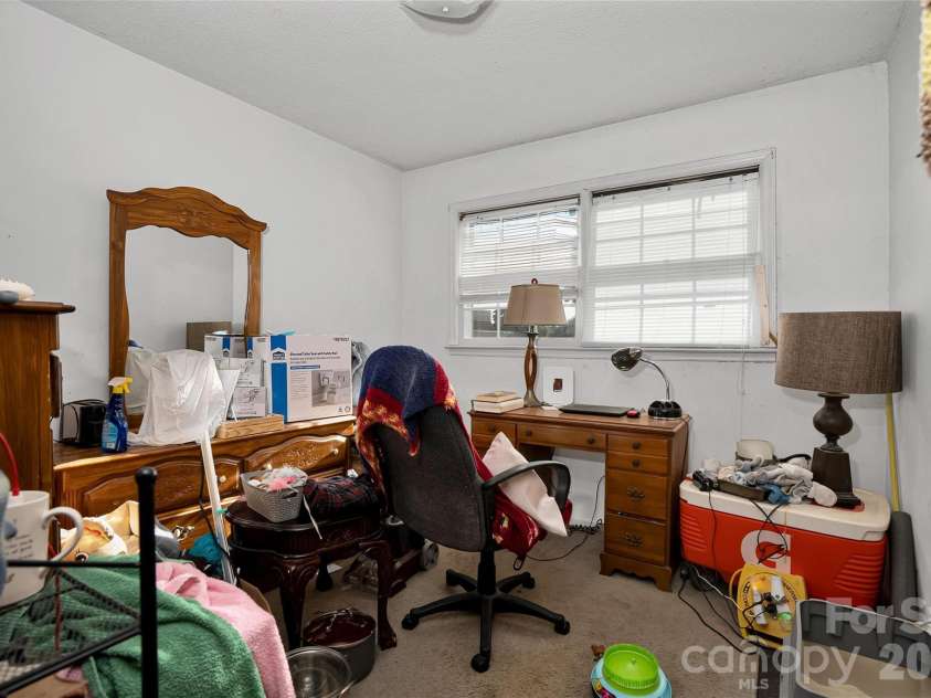 308 Pine Street, Dallas, NC 28034.  MLS# CAR4404367, YatesRealty ID 36902. 