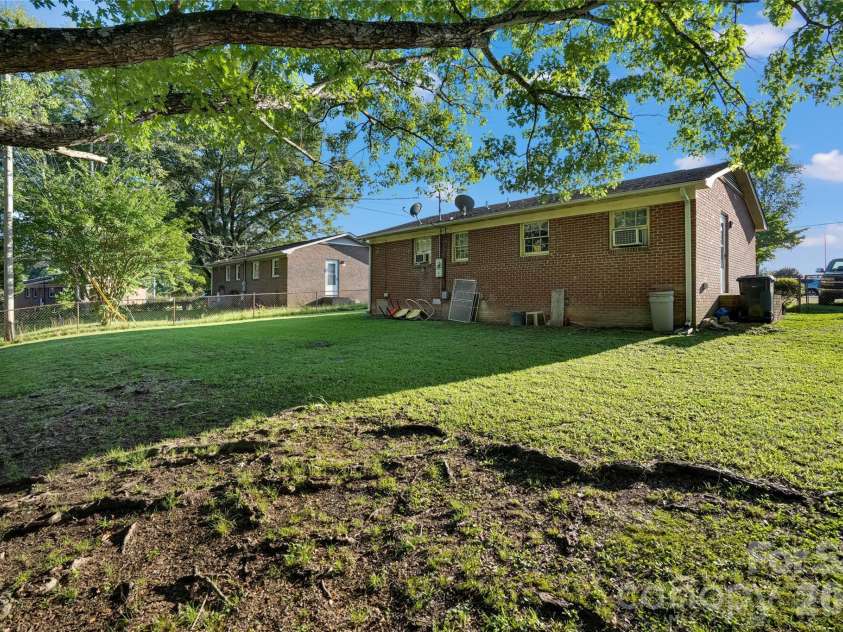 308 Pine Street, Dallas, NC 28034.  MLS# CAR4404367, YatesRealty ID 36902. 