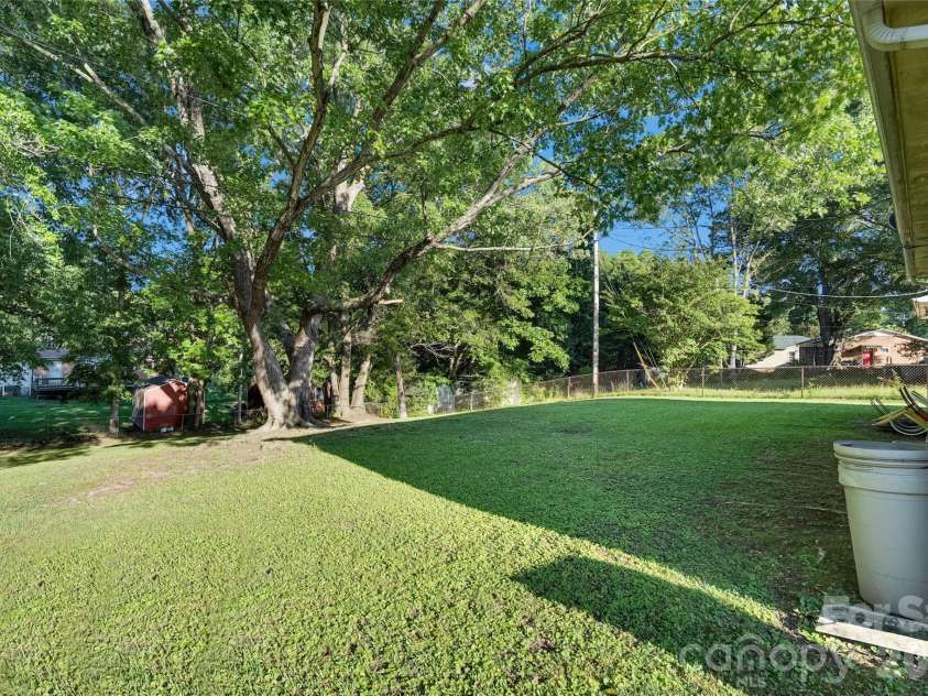 308 Pine Street, Dallas, NC 28034.  MLS# CAR4404367, YatesRealty ID 36902. 