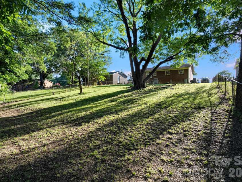 308 Pine Street, Dallas, NC 28034.  MLS# CAR4404367, YatesRealty ID 36902. 