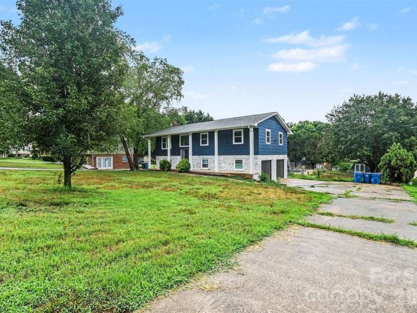 2310 24th Avenue, Hickory, NC 28601.  MLS# CAR4403781, YatesRealty ID 36904. 