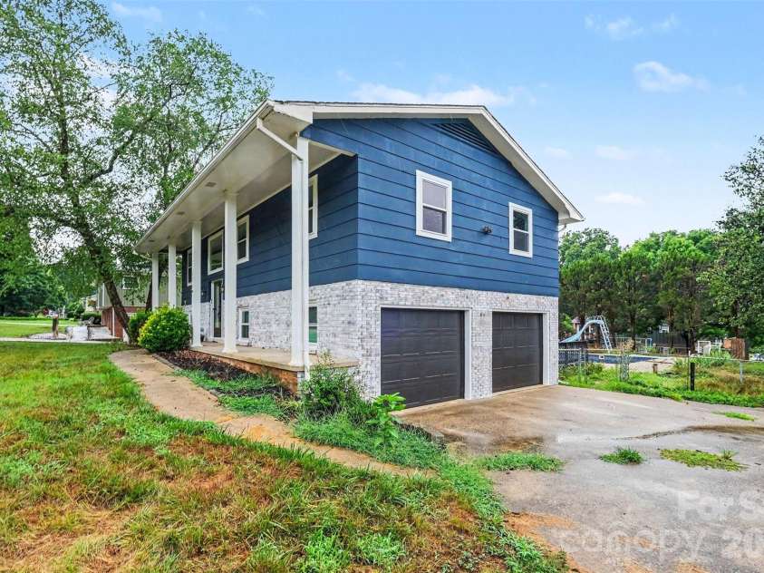 2310 24th Avenue, Hickory, NC 28601.  MLS# CAR4403781, YatesRealty ID 36904. 