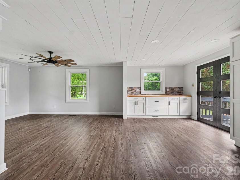 2310 24th Avenue, Hickory, NC 28601.  MLS# CAR4403781, YatesRealty ID 36904. 