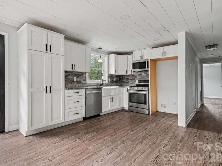 2310 24th Avenue, Hickory, NC 28601.  MLS# CAR4403781, YatesRealty ID 36904. 