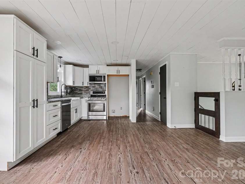 2310 24th Avenue, Hickory, NC 28601.  MLS# CAR4403781, YatesRealty ID 36904. 