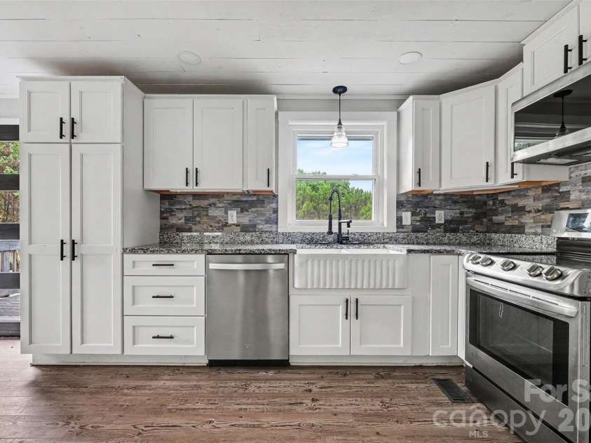 2310 24th Avenue, Hickory, NC 28601.  MLS# CAR4403781, YatesRealty ID 36904. 