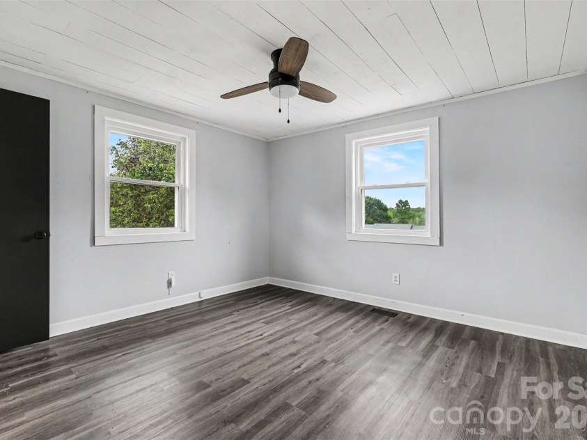 2310 24th Avenue, Hickory, NC 28601.  MLS# CAR4403781, YatesRealty ID 36904. 
