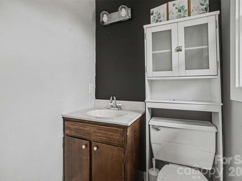 2310 24th Avenue, Hickory, NC 28601.  MLS# CAR4403781, YatesRealty ID 36904. 