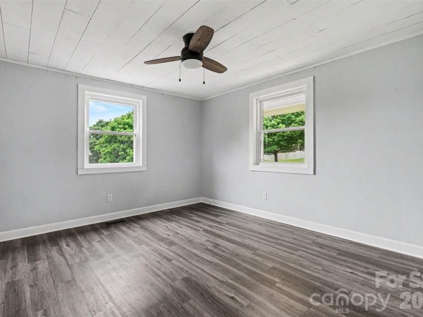 2310 24th Avenue, Hickory, NC 28601.  MLS# CAR4403781, YatesRealty ID 36904. 
