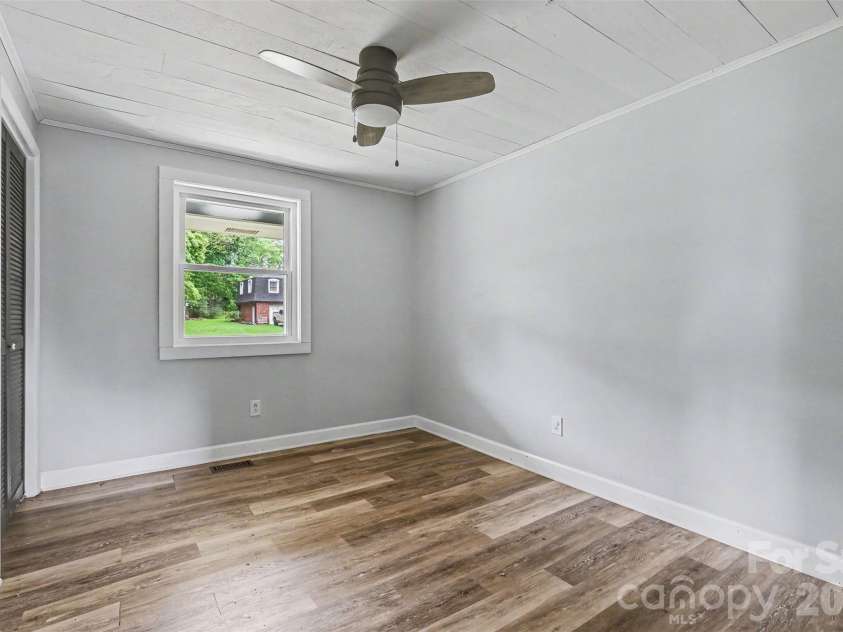 2310 24th Avenue, Hickory, NC 28601.  MLS# CAR4403781, YatesRealty ID 36904. 