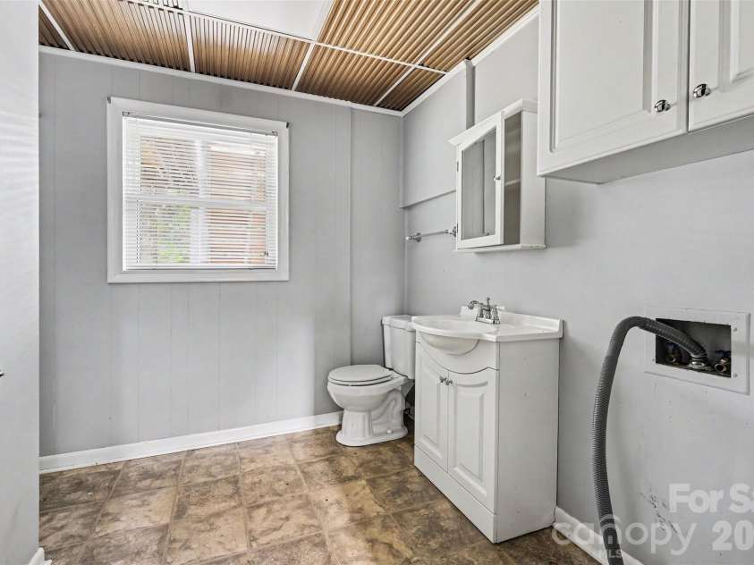 2310 24th Avenue, Hickory, NC 28601.  MLS# CAR4403781, YatesRealty ID 36904. 
