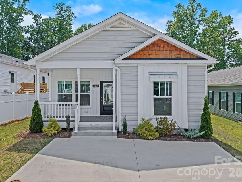 128 Bellamy Road, Asheville, NC 28806.  MLS# CAR4404256, YatesRealty ID 36906. 