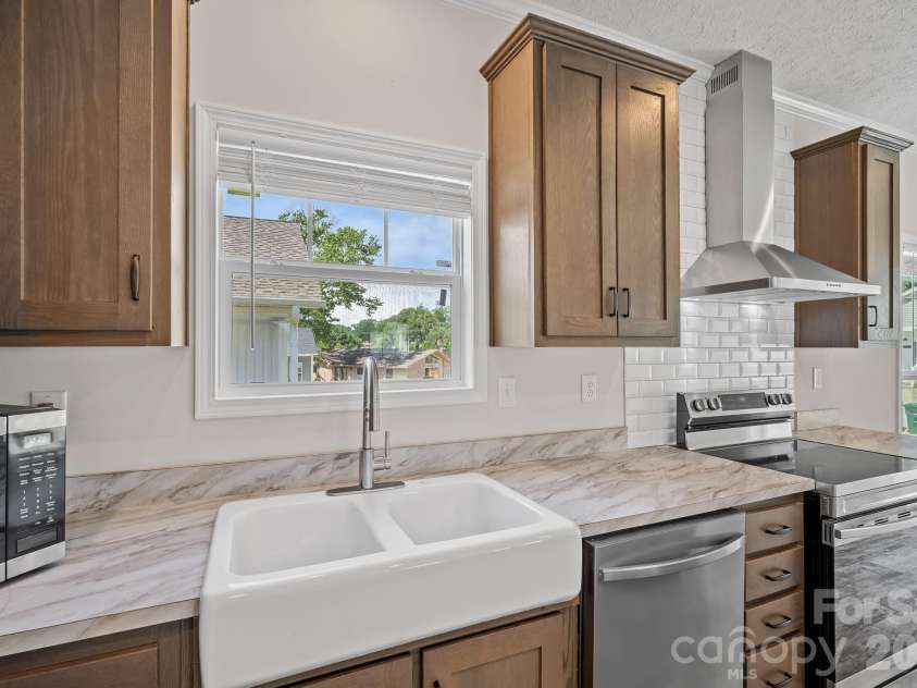 128 Bellamy Road, Asheville, NC 28806.  MLS# CAR4404256, YatesRealty ID 36906. 
