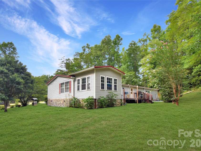 1515 States Avenue, Morganton, NC 28655.  MLS# CAR4403770, YatesRealty ID 36907. 