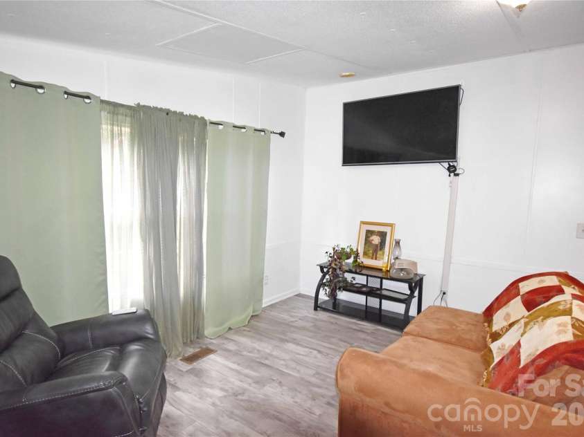1515 States Avenue, Morganton, NC 28655.  MLS# CAR4403770, YatesRealty ID 36907. 