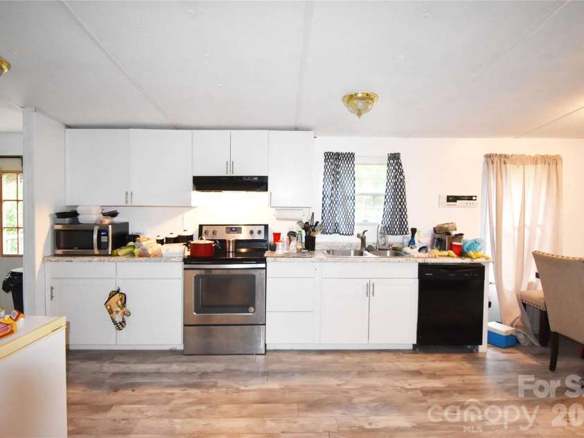 1515 States Avenue, Morganton, NC 28655.  MLS# CAR4403770, YatesRealty ID 36907. 