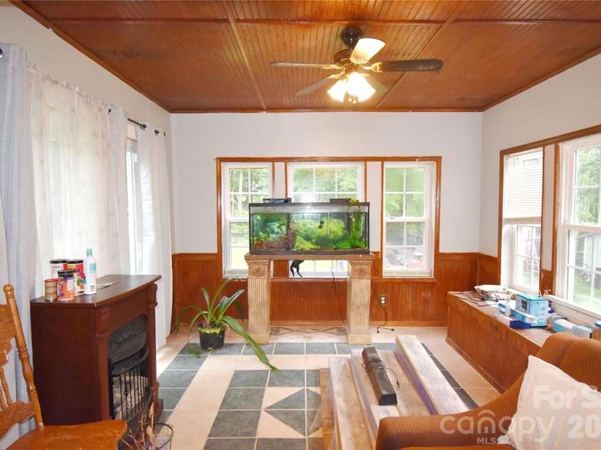 1515 States Avenue, Morganton, NC 28655.  MLS# CAR4403770, YatesRealty ID 36907. 