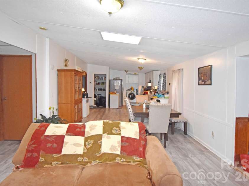 1515 States Avenue, Morganton, NC 28655.  MLS# CAR4403770, YatesRealty ID 36907. 