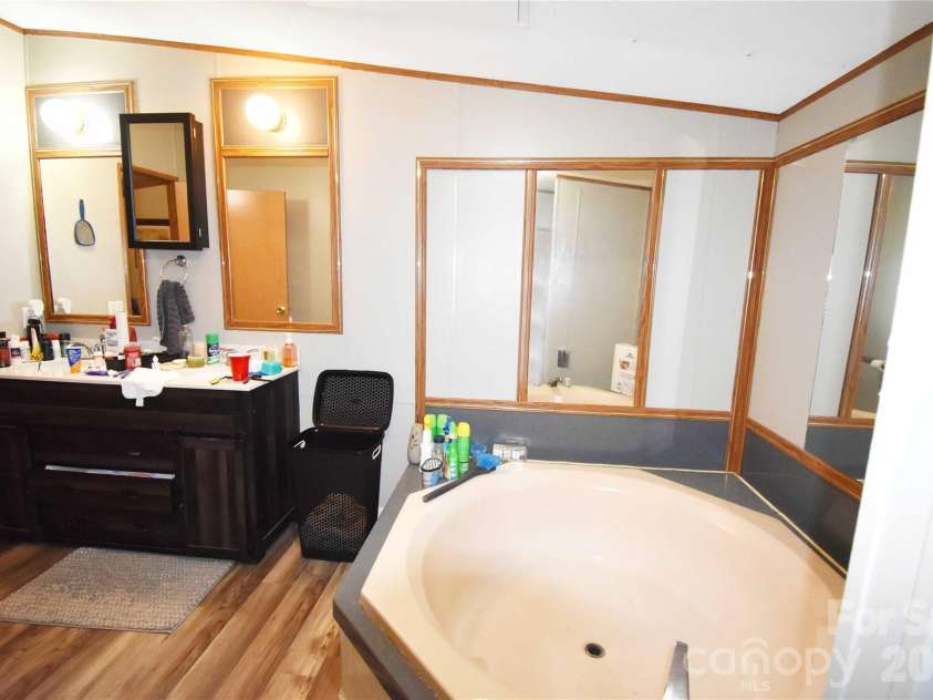 1515 States Avenue, Morganton, NC 28655.  MLS# CAR4403770, YatesRealty ID 36907. 
