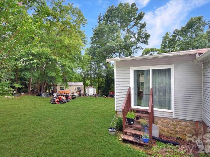1515 States Avenue, Morganton, NC 28655.  MLS# CAR4403770, YatesRealty ID 36907. 