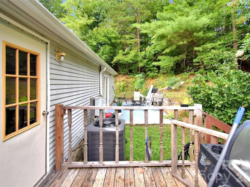 1515 States Avenue, Morganton, NC 28655.  MLS# CAR4403770, YatesRealty ID 36907. 