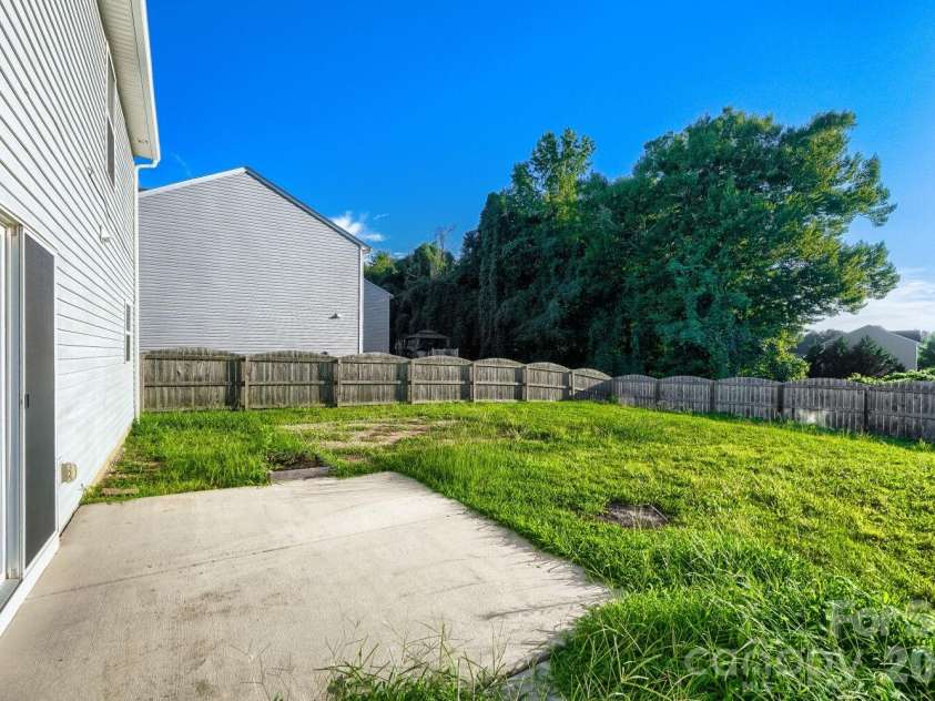 2394 Everton Circle, Concord, NC 28025.  MLS# CAR4404289, YatesRealty ID 36910. 