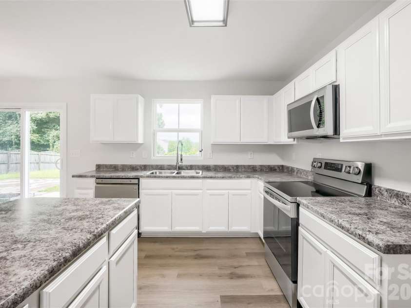 2394 Everton Circle, Concord, NC 28025.  MLS# CAR4404289, YatesRealty ID 36910. 