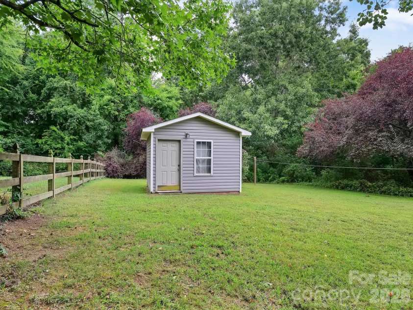 2316 Ivy Run Drive, Indian Trail, NC 28079.  MLS# CAR4403970, YatesRealty ID 36911. 