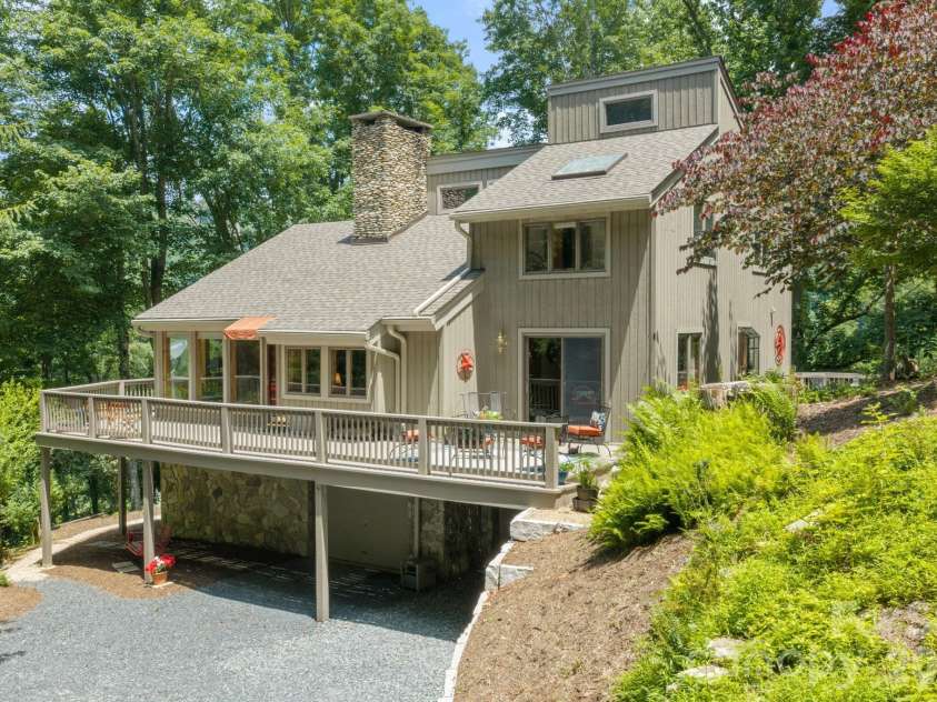 221 White Oak Trail, Banner Elk, NC 28604.  MLS# CAR4404410, YatesRealty ID 36912. 