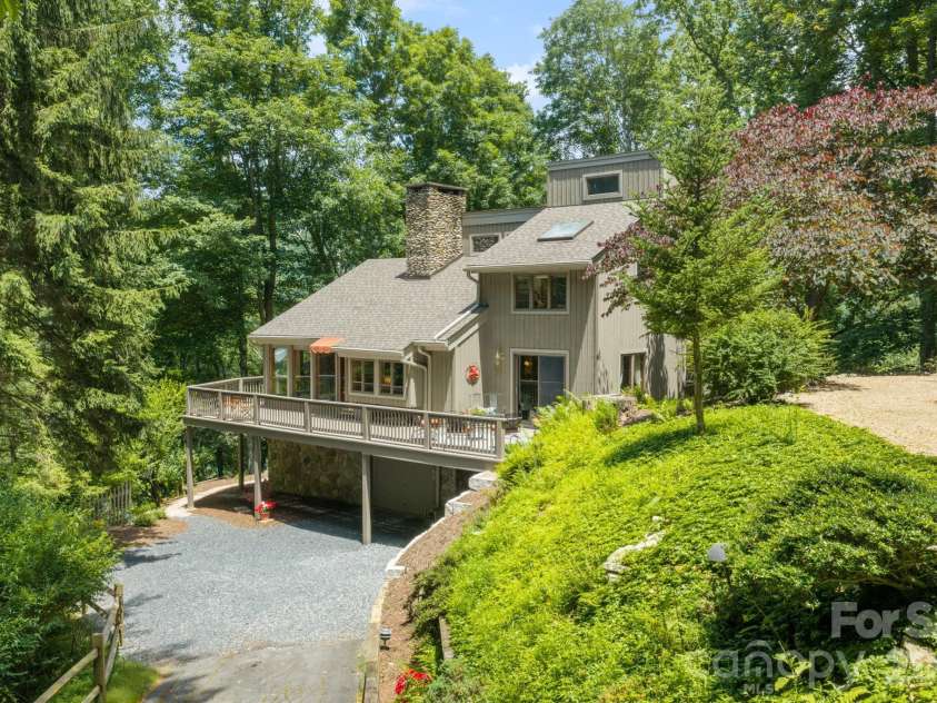 221 White Oak Trail, Banner Elk, NC 28604.  MLS# CAR4404410, YatesRealty ID 36912. 