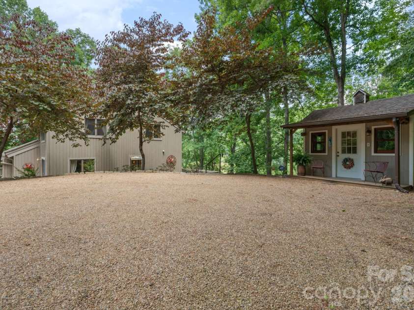 221 White Oak Trail, Banner Elk, NC 28604.  MLS# CAR4404410, YatesRealty ID 36912. 