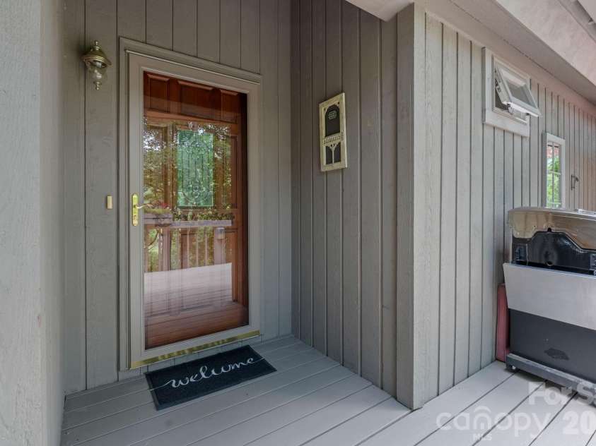 221 White Oak Trail, Banner Elk, NC 28604.  MLS# CAR4404410, YatesRealty ID 36912. 