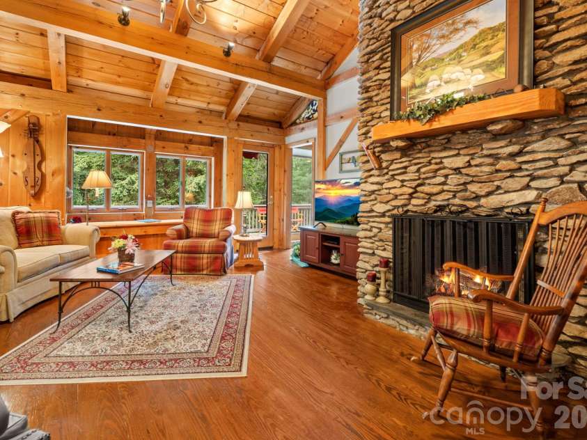 221 White Oak Trail, Banner Elk, NC 28604.  MLS# CAR4404410, YatesRealty ID 36912. 