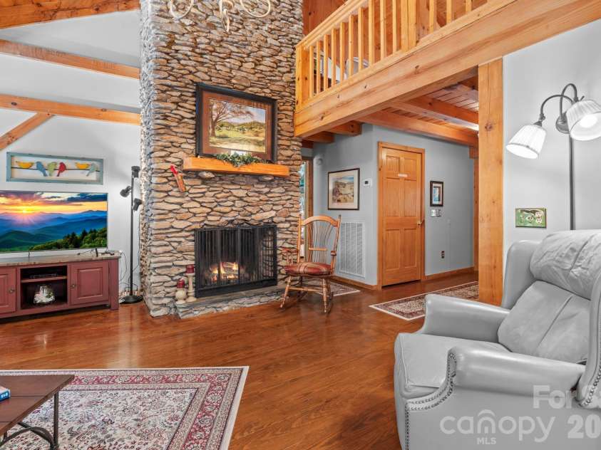 221 White Oak Trail, Banner Elk, NC 28604.  MLS# CAR4404410, YatesRealty ID 36912. 
