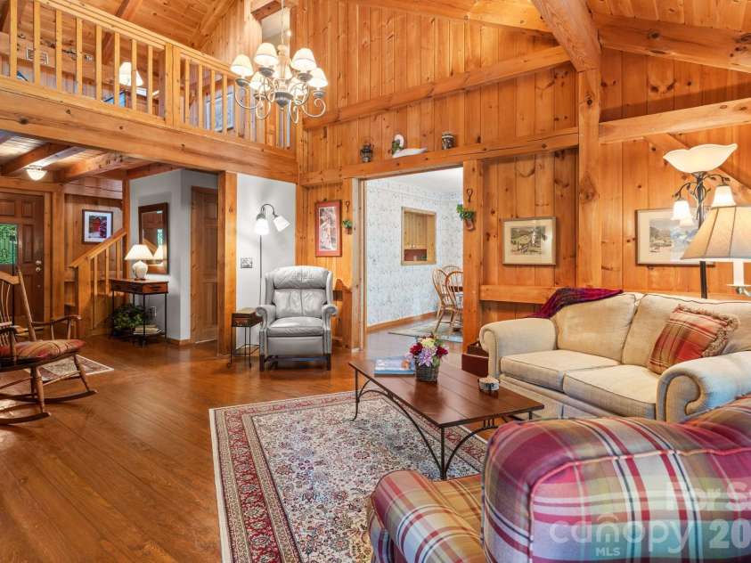 221 White Oak Trail, Banner Elk, NC 28604.  MLS# CAR4404410, YatesRealty ID 36912. 
