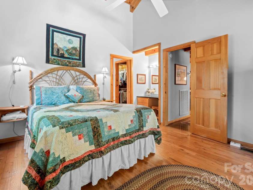 221 White Oak Trail, Banner Elk, NC 28604.  MLS# CAR4404410, YatesRealty ID 36912. 