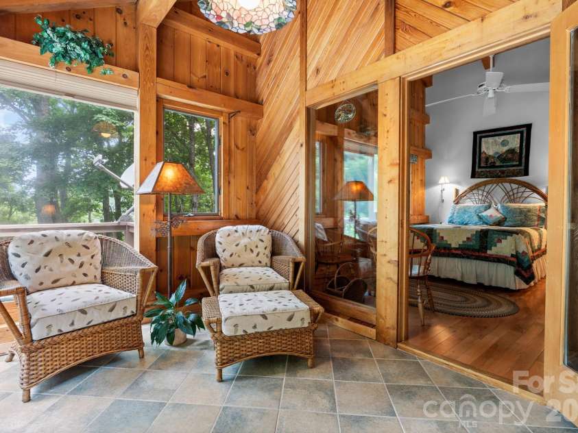 221 White Oak Trail, Banner Elk, NC 28604.  MLS# CAR4404410, YatesRealty ID 36912. 