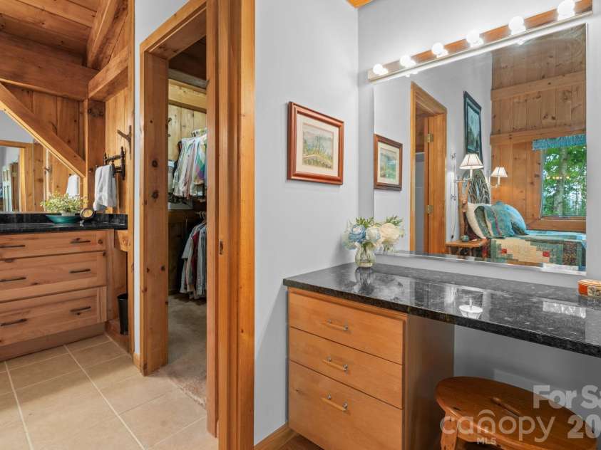 221 White Oak Trail, Banner Elk, NC 28604.  MLS# CAR4404410, YatesRealty ID 36912. 