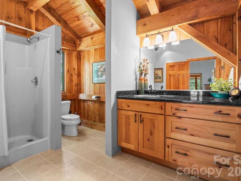 221 White Oak Trail, Banner Elk, NC 28604.  MLS# CAR4404410, YatesRealty ID 36912. 