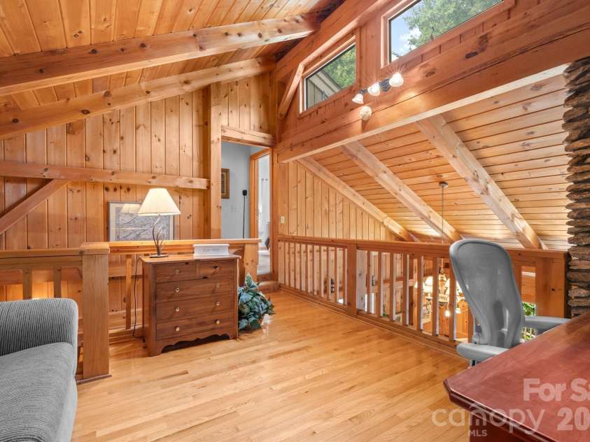 221 White Oak Trail, Banner Elk, NC 28604.  MLS# CAR4404410, YatesRealty ID 36912. 