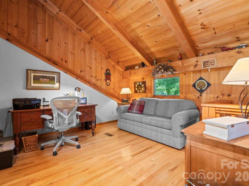 221 White Oak Trail, Banner Elk, NC 28604.  MLS# CAR4404410, YatesRealty ID 36912. 